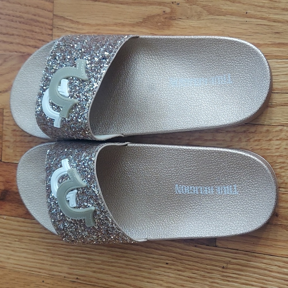 TRUE RELIGION SLIDES